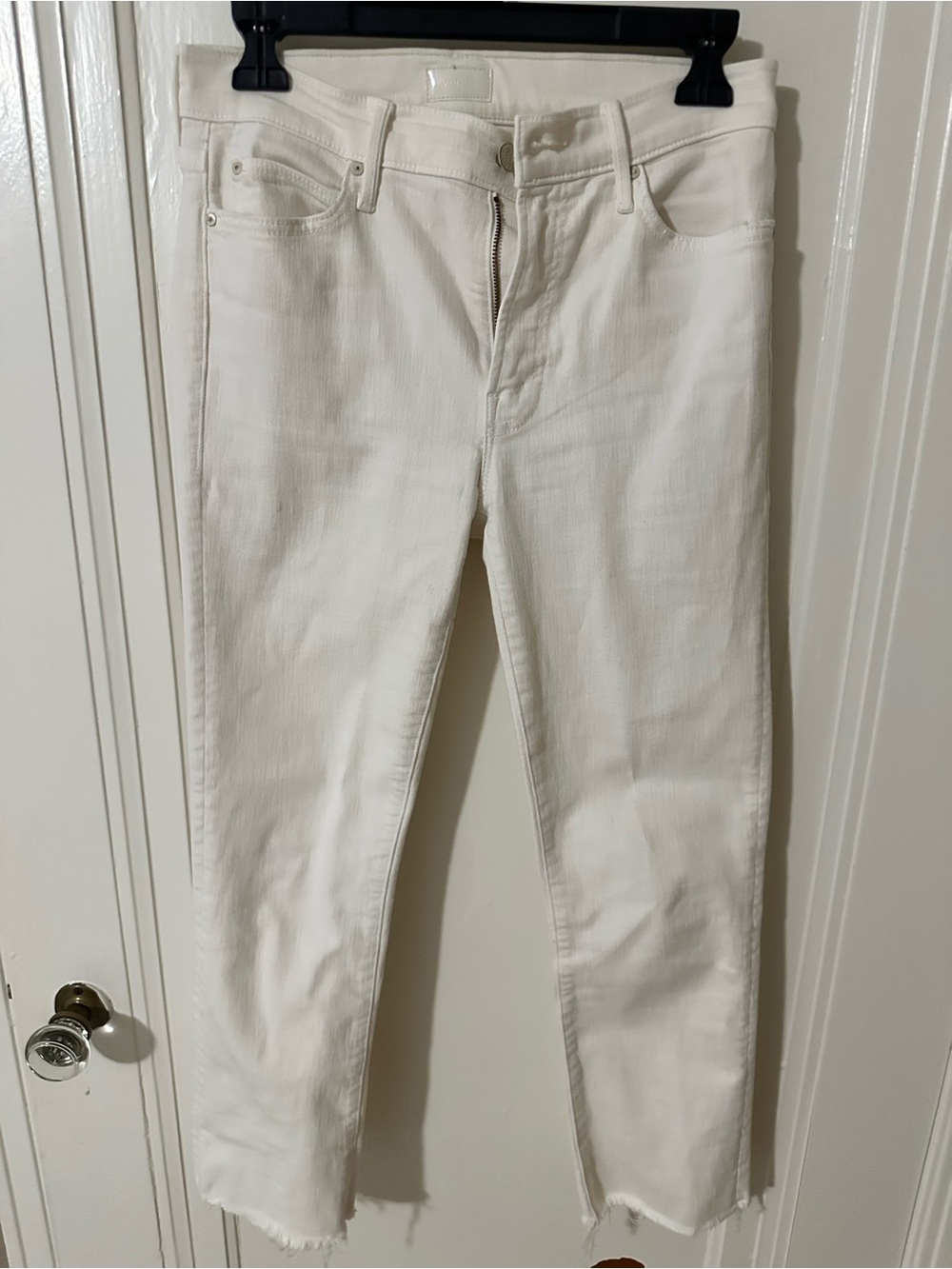MOTHER The Rascal Cropped Fray - cream puffs color